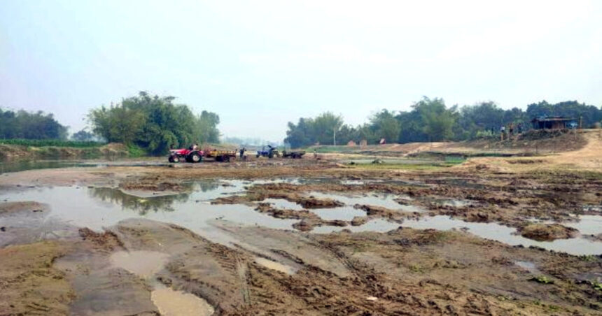 ঠাকুরগাঁওয়ের হরিপুরে বালু তোলার দায়ে জরিমানা