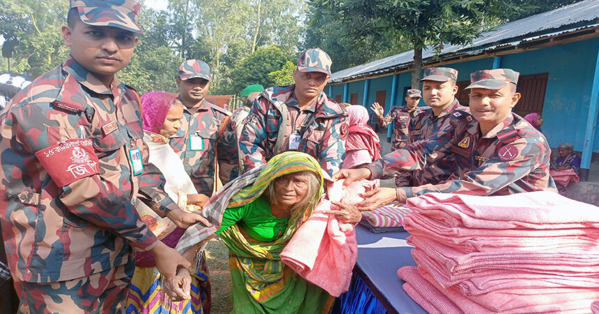 ফুলবাড়ীতে শীতবস্ত্র, বিনামুল্যে চিকিৎসা সেবা ও ঔষধ বিতরণ করলো ১৫ বিজিবি