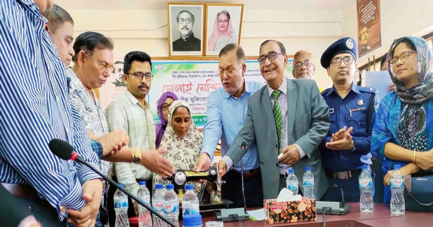 কমলগঞ্জে শহীদ এমপির সেলাই মেশিন বিতরণ