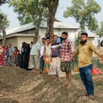 নেত্রকোণার পূর্বধলায় সড়ক দিয়ে চলাচলে বাধা দেওয়ায় এলাকাবাসীর মানববন্ধন