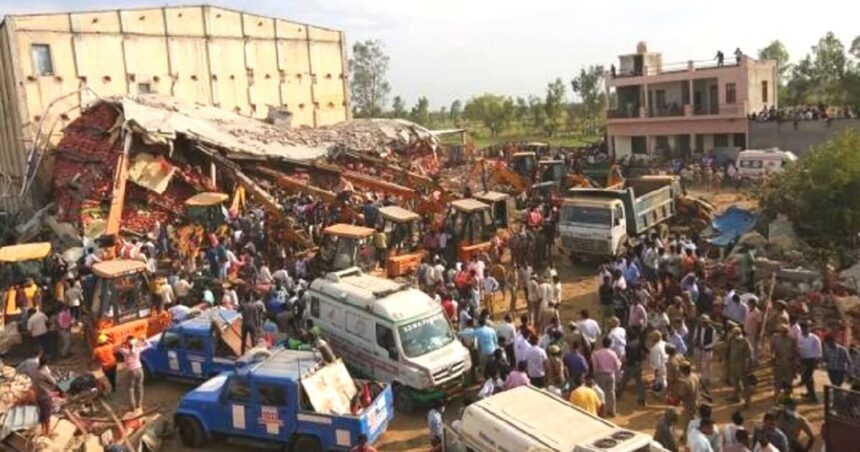 ভারতে গুদামের ছাদ ধসে ১৪ জনের প্রাণহানি