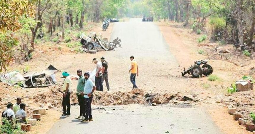 ভারতে বোমা হামলায় ১০ পুলিশ সদস্য নিহত