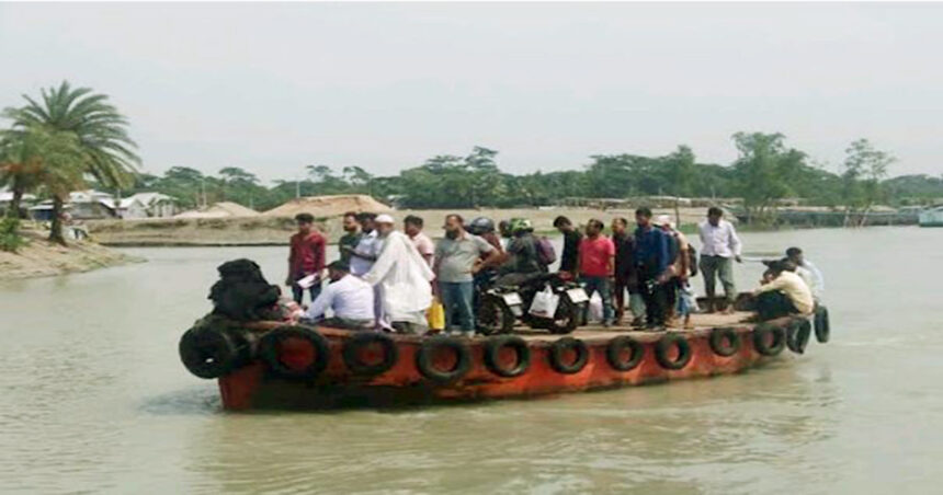 আমতলী-পুরাকাটা খেয়া ভাড়া নিয়া যাত্রিদের হয়রানি