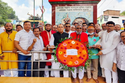 বাংলাদেশ আওয়ামী লীগের প্রতিষ্ঠা বার্ষিকী উপলক্ষে ঝিকরগাছা উপজেলা আওয়ামী লীগের বঙ্গবন্ধু মুরালে পুষ্প মাল্য অর্পণ