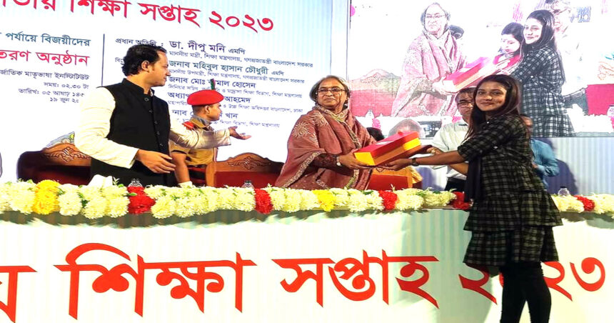 রাণীশংকৈলের ১০ম শ্রণির ছাত্রী ইতি লোকসঙ্গীতে জাতীয় পর্যায়ে প্রথম