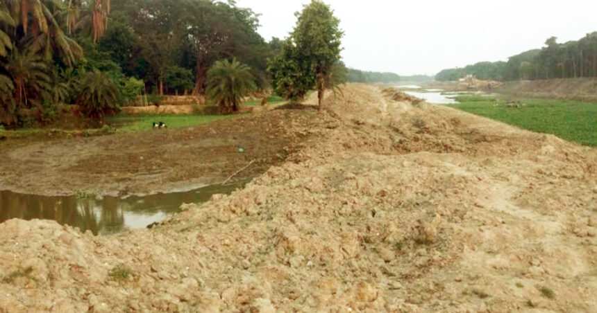 কপোতাক্ষ নদ খনন কাজে অনিয়মের অভিযোগ