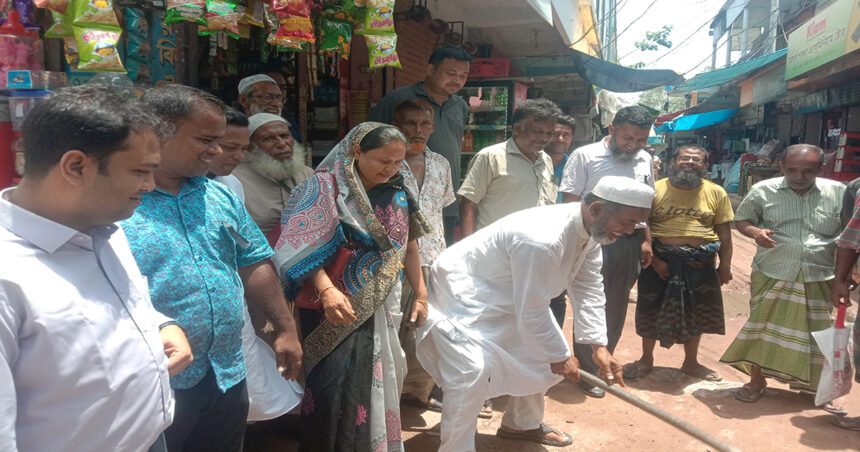 আত্রাই সাহেবগঞ্জ বাজারের রাস্তা পূনঃনির্মাণ কাজের উদ্বোধন