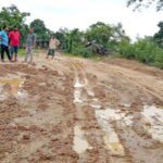 বিএসএফের বাঁধা কাটিয়েও কাজের গাফিলতিতে চাষের জমিতে পরিনত সড়ক