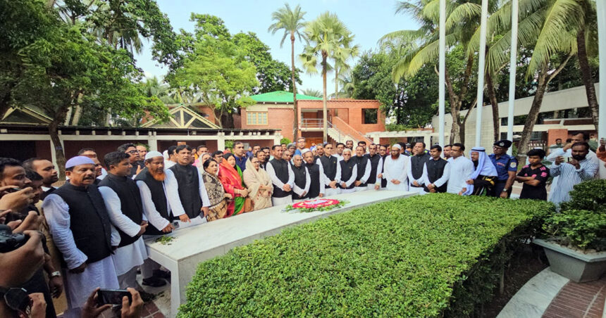 নেত্রকোণা জেলা আওয়ামীলীগের নব গঠিত কার্যনির্বাহী কমিটির জাতির পিতার সমাধিতে দোয়া ও শ্রদ্ধা