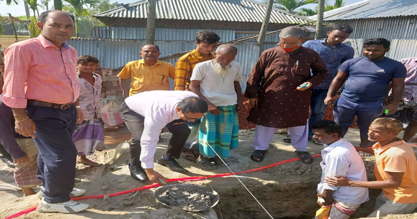 ফুলবাড়ীতে অস্বচ্ছল মুক্তিযোদ্ধাদের আবাসন নির্মান কাজের উদ্বোধন