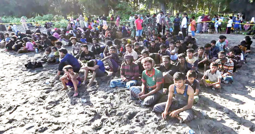 কাঠের নৌকায় করে সাগর পাড়ি দিয়ে ইন্দোনেশিয়ায় ৪০০ রোহিঙ্গা