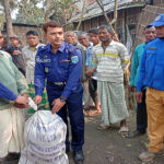 রাণীশংকৈলে অগ্নিকাণ্ডে ক্ষতিগ্রস্তদের মাঝে সহায়তার হাত বাড়ালেন পুলিশ