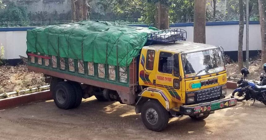 গোয়েন্দার অভিযানে ট্রাক ভর্তি ভারতীয় চিনি আটক