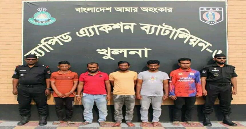 ডাকাতির প্রস্তুতিকালে দেশীয় অস্ত্র ও ককটেলসহ ৫ ডাকাতকে গ্রেফতার করেছে র‌্যাব-৬