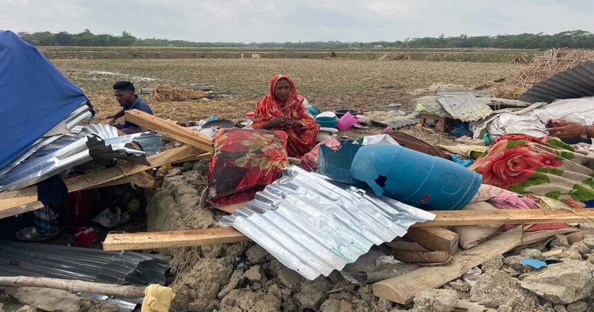 বরগুনায় জমি দখল করতে বসতবাড়িতে হামলা ও ভাঙচুর