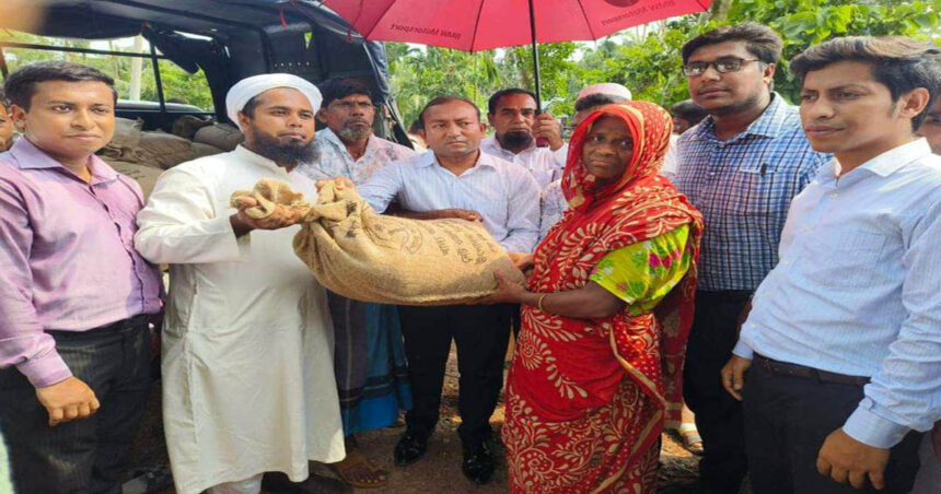 আমতলীতে ঘূর্নিঝড়ে ক্ষতিগ্রস্ত এলাকা পরিদর্শন ও ত্রাণ বিতরণ