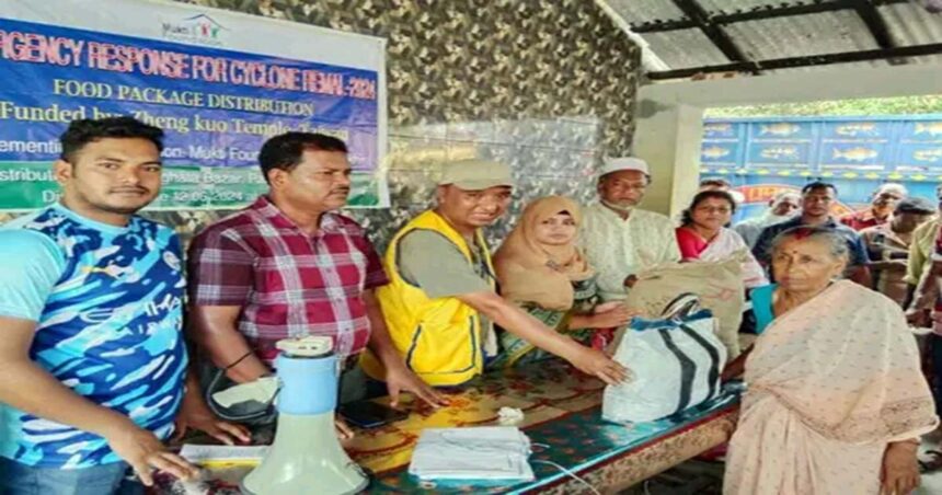 পাইকগাছায় মুক্তি ফাউন্ডেশনের উদ্যোগে ঘূর্ণিঝড় রেমালে ক্ষতিগ্রস্ত ৪'শ পরিবারের মাঝে খাদ্য সামগ্রী বিতরণ