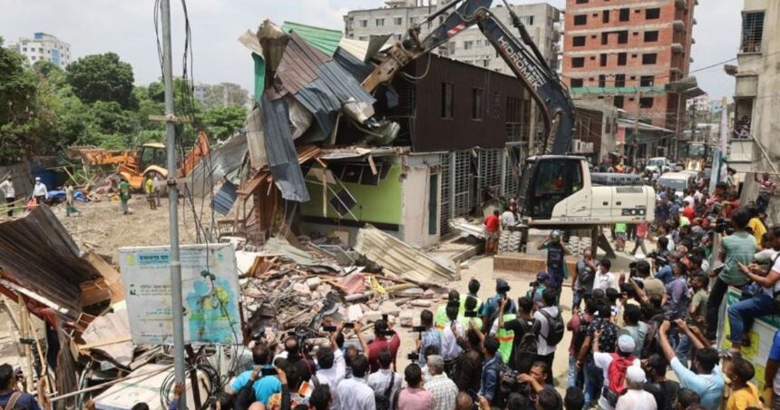 ‘ছাগলকাণ্ডে’ আলোচিত খামার সাদিক অ্যাগ্রোর অবৈধ অংশ গুঁড়িয়ে দিল ডিএনসিসি