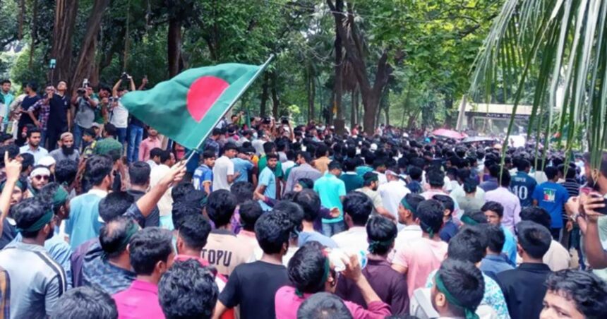 কোটা সংস্কার আন্দোলন : গণপদযাত্রা করে রাষ্ট্রপতিকে স্মারকলিপি প্রদান