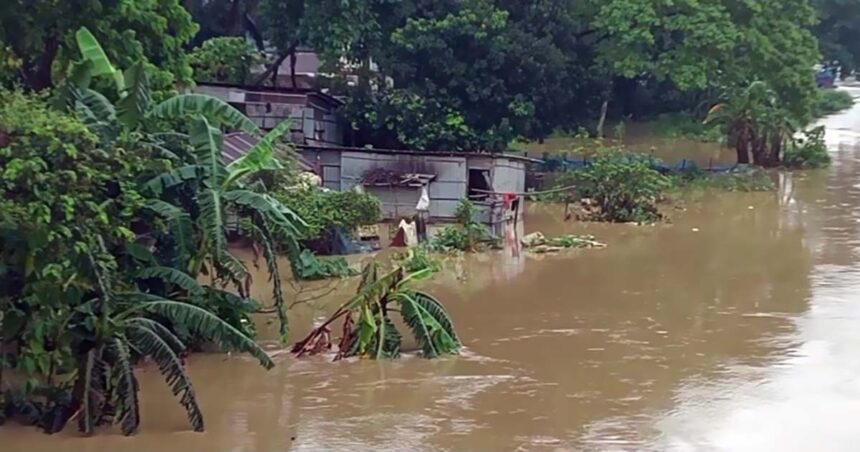 থমকে আছে বন্যার পানি, দূর্ভোগে মানুষ