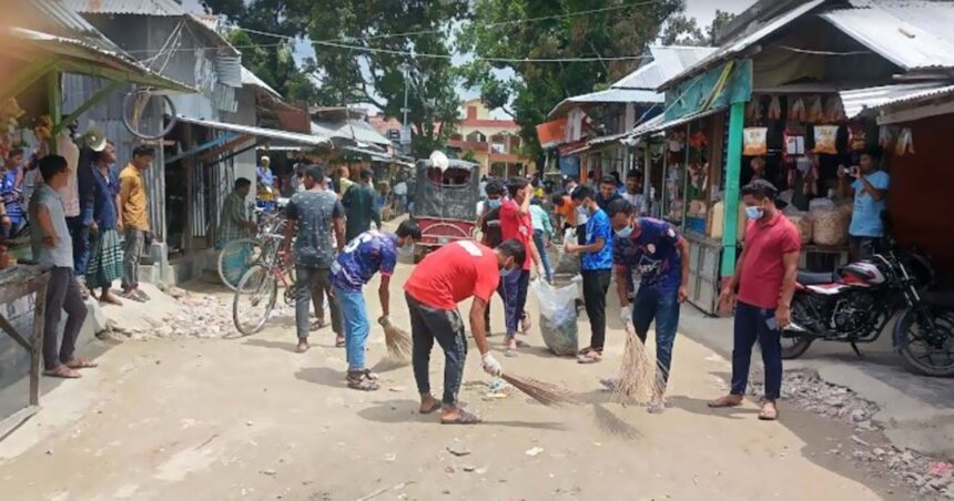 ফুলবাড়ীতে বৈষম্যবিরোধী ছাত্র আন্দোলনের পরিস্কার পরিচ্ছন্নতা অভিযান