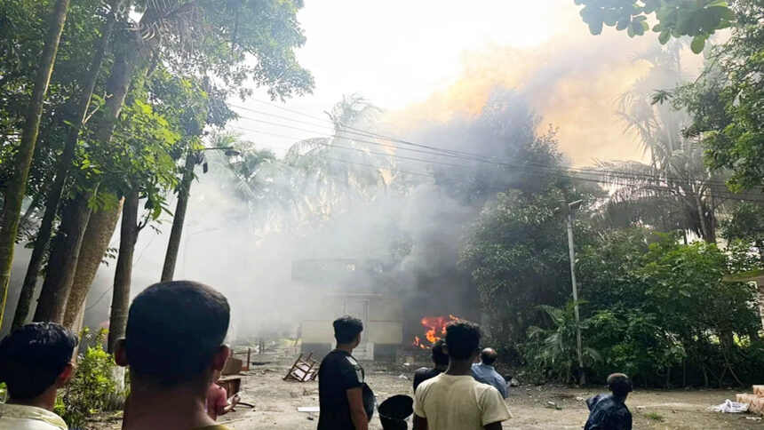 ওবায়দুল কাদেরের গ্রামের বাড়িতে হামলা-ভাঙচুর শেষে অগ্নিসংযোগ