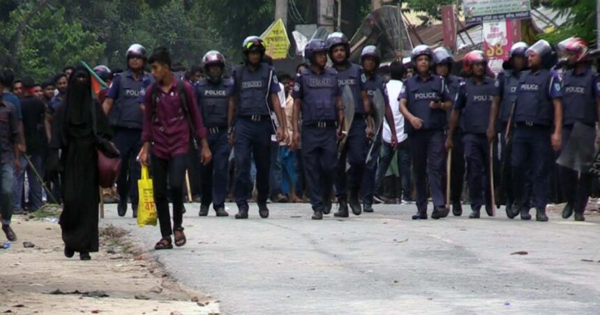 লালমনিরহাটে ব্যাপক হামলা-ভাংচুর, সাংবাদিকসহ আহত ৩০