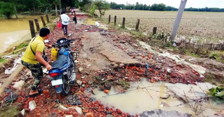 বন্যার পানি নামলেও ভেসে উঠছে ক্ষয়ক্ষতির দৃশ্য