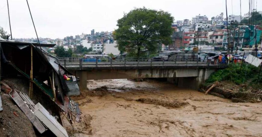 নেপালে ভারীবৃষ্টি-বন্যা-ভূমিধসে মৃতের সংখ্যা ১২৯, নিখোঁজ ৬২