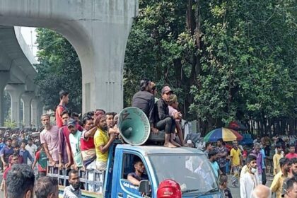 প্রেসক্লাবের সামনে হাজারো ব্যাটারিচালিত রিকশাচালকদের জমায়েত