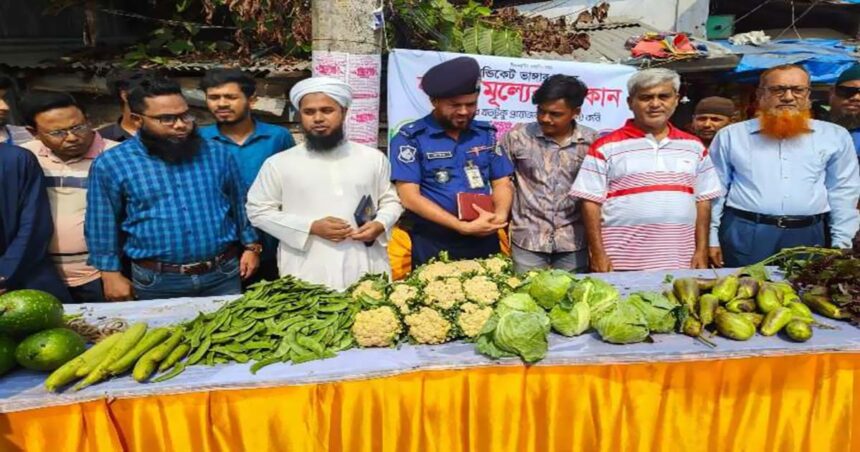 আমতলীতে বাজার সিন্ডিকেট ভাঙ্গার লক্ষ্যে বৈষম্য বিরোধী ছাত্রদের ন্যাজ্য মূল্যে সবজি বাজার চালু